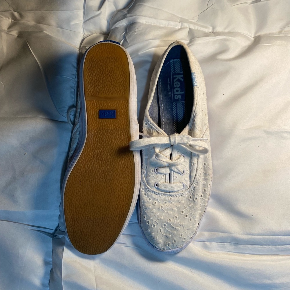 White lace up Lacey keds